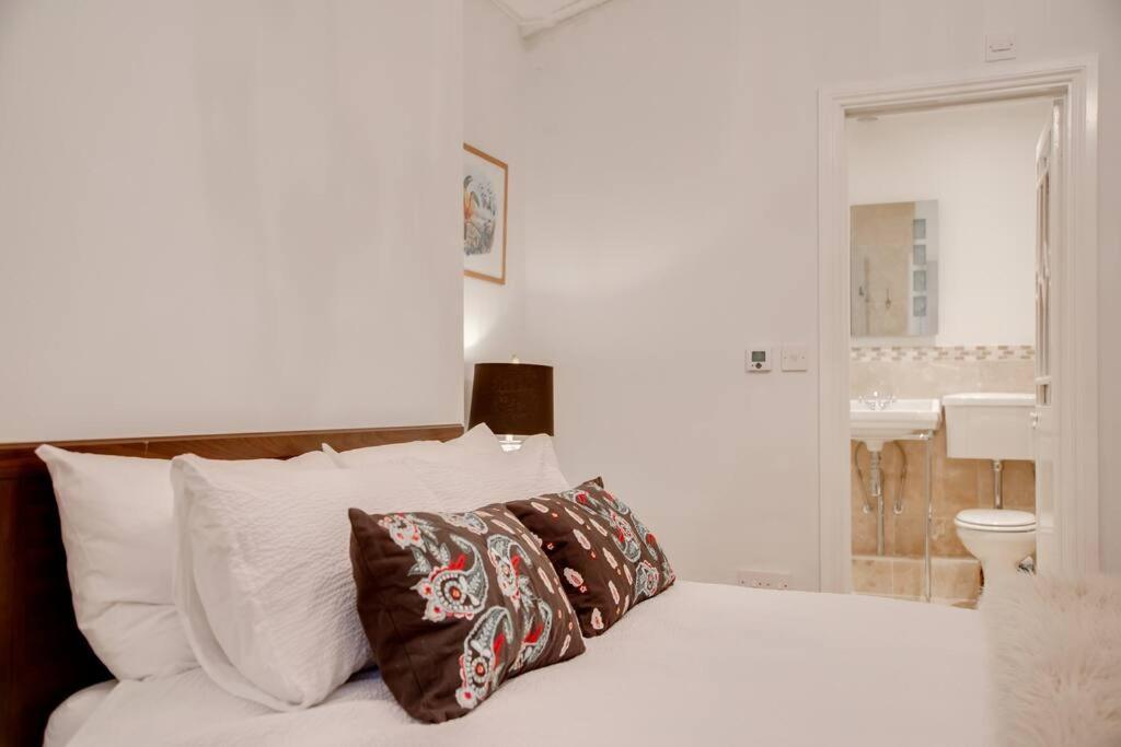 הייסטינגס Princes Villa - Large Fully Self Contained Flat, 5 Minutes From The Sea מראה חיצוני תמונה