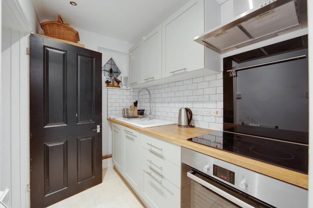 הייסטינגס Princes Villa - Large Fully Self Contained Flat, 5 Minutes From The Sea מראה חיצוני תמונה