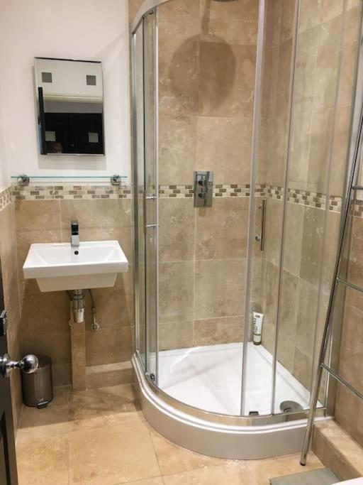 הייסטינגס Princes Villa - Large Fully Self Contained Flat, 5 Minutes From The Sea מראה חיצוני תמונה